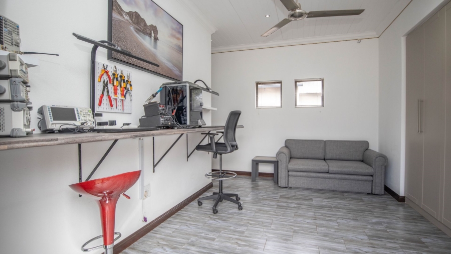 To Let 3 Bedroom Property for Rent in The Coves North West